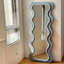 Miroirs pleine grandeur en bois manufacturé de forme libre