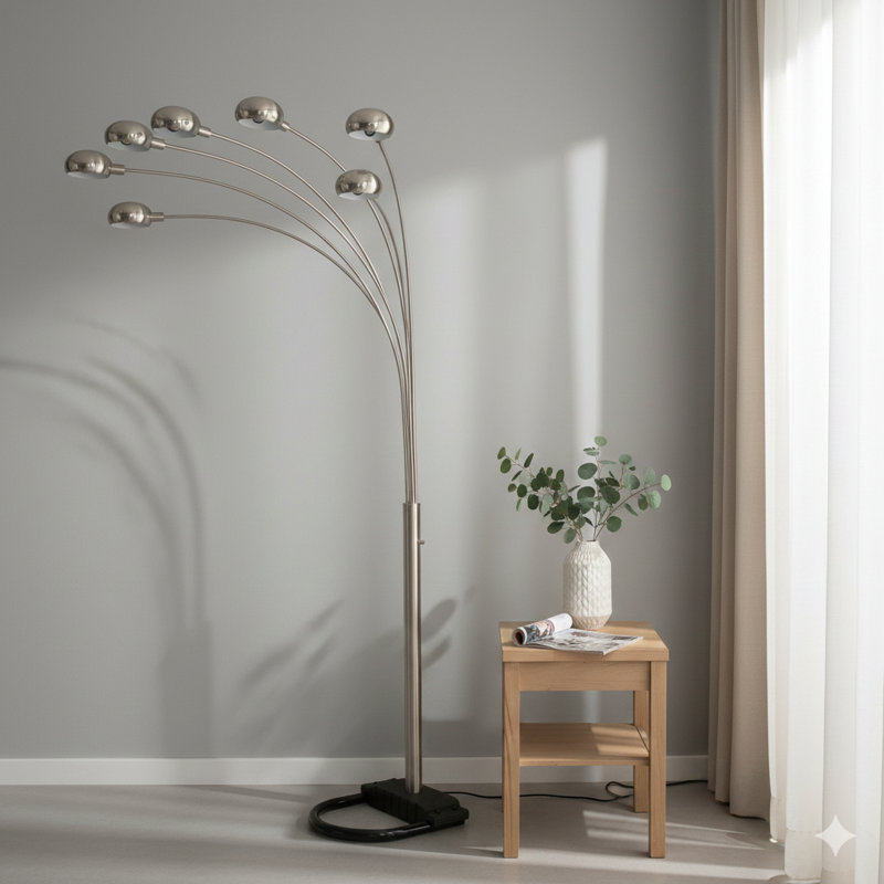 Lampe sur pied chromée et noire avec abat-jour en forme de dôme