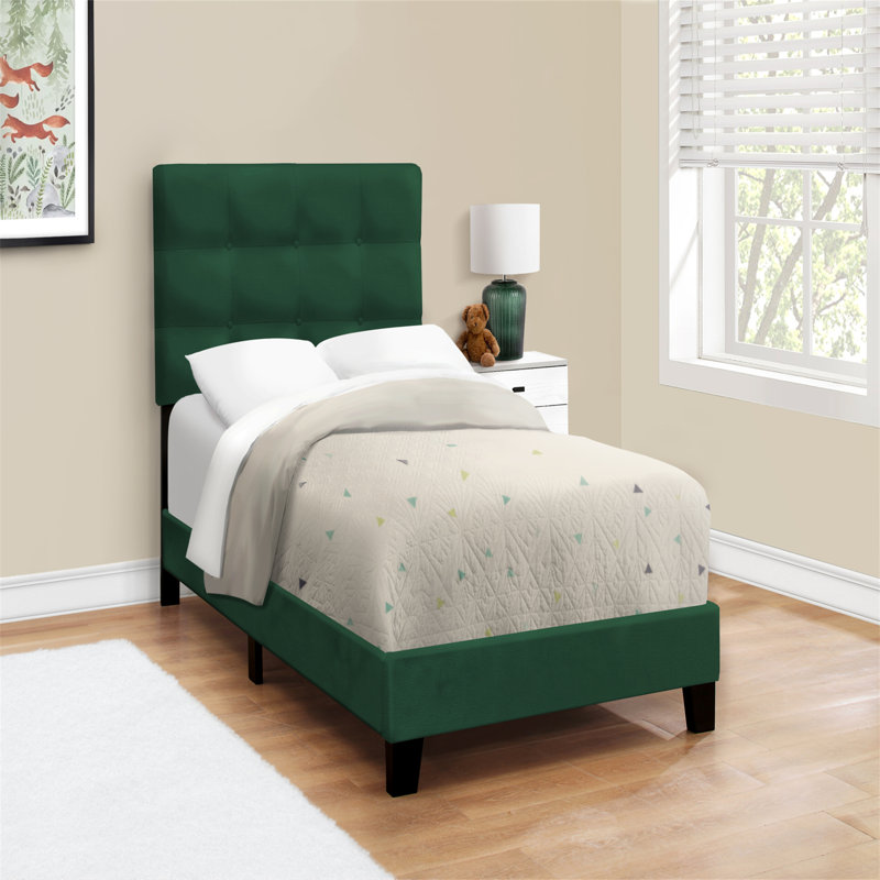 Élégant lit rembourré en velours avec tête de lit capitonnée et fabrication robuste, idéal pour une chambre à coucher élégante et confortable.