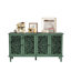 Buffet antique vert avec sculptures florales, pieds en bois massif, poignées en laiton antique et tablettes réglables pour la télévision et le rangement