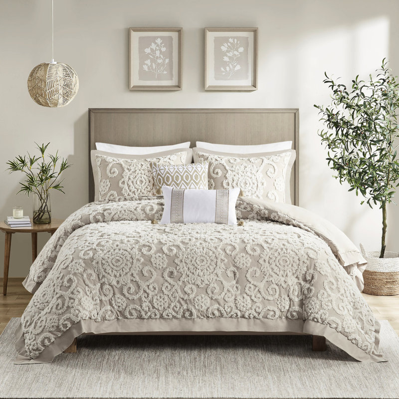 Couette King de couleur taupe, 100 % coton avec broderie chenille fascinante et rembourrage taupe.