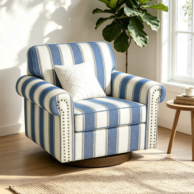 Fauteuil pivotant rembourré avec accoudoirs roulés et garniture cloutée
