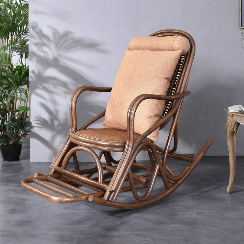 Chaise berçante décontractée en rotin avec pédale rétractable