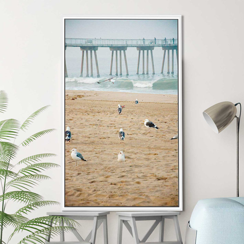 «Seagull Coast», reproduction de photo, H 51,5 po x l 31,5 po x P 2 po, Cadre flottant blanc