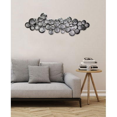 Pulsating wall sculpture