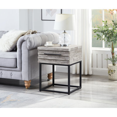 La table de bout céleste de couleur grise - une solution de rangement élégante qui rehausse votre espace et votre fonctionnalité. Avec une base pratique à compartiment stable. 17,85 l x 17 P 24 h