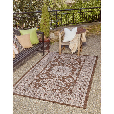 Tapis d'extérieur de couleur brune