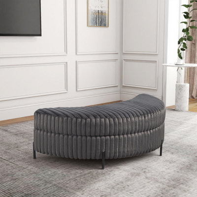 Repose-pieds en fausse fourrure avec rangement en forme de croissant