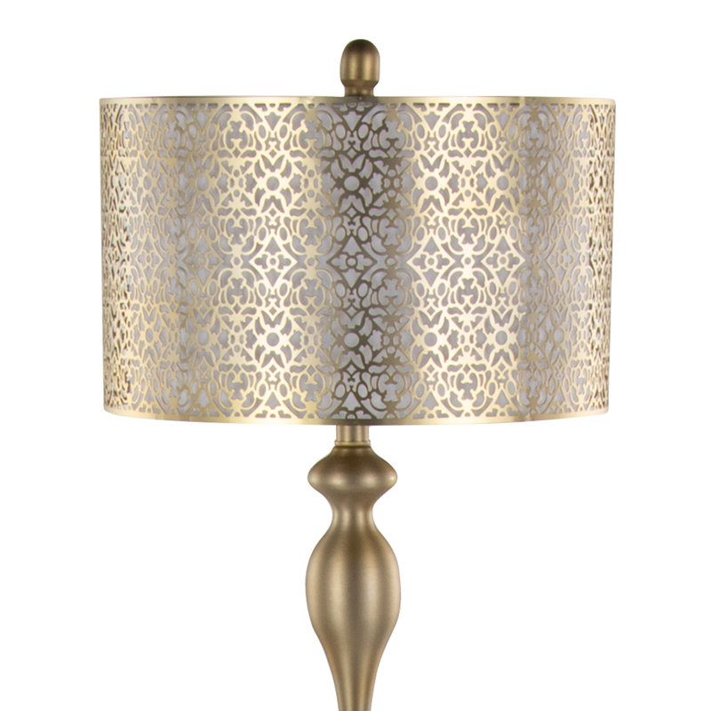 Lampe sur pied en métal 63 po avec abat-jour en métal découpé au laser Kateryn, Plaqué or, Plaqué or