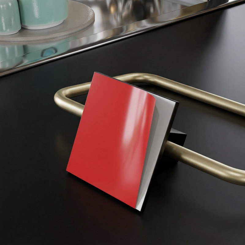 Porte-papier hygiénique élégant en métal, finition dorée, 3,1 x 2,0 x 6,3 pouces | Fabrication 100% métal durable | Accessoire de salle de bain élégant pour un décor moderne, facile à installer et à entretenir