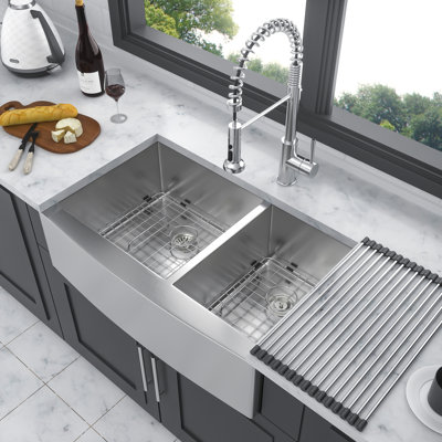 Évier de cuisine à double cuve (60/40) - 36 po x 20 po x 9 po à tablier frontal en acier inoxydable de calibre 16 avec deux cuves profondes de 9 po