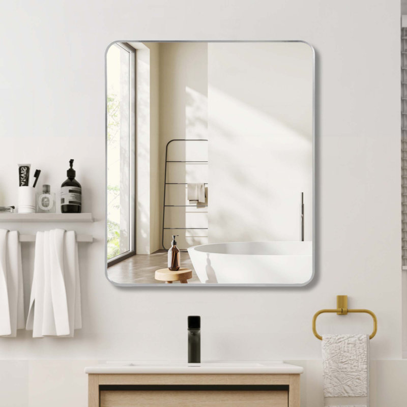 Grand miroir mural de salle de bain rectangulaire avec film incassable et cadre antirouille pour un décor moderne