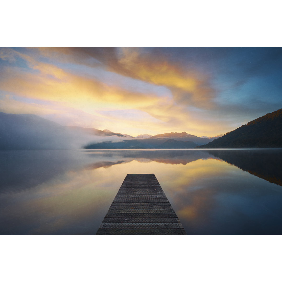 Neuseelands Lake Kaniere in der Morgendämmerung