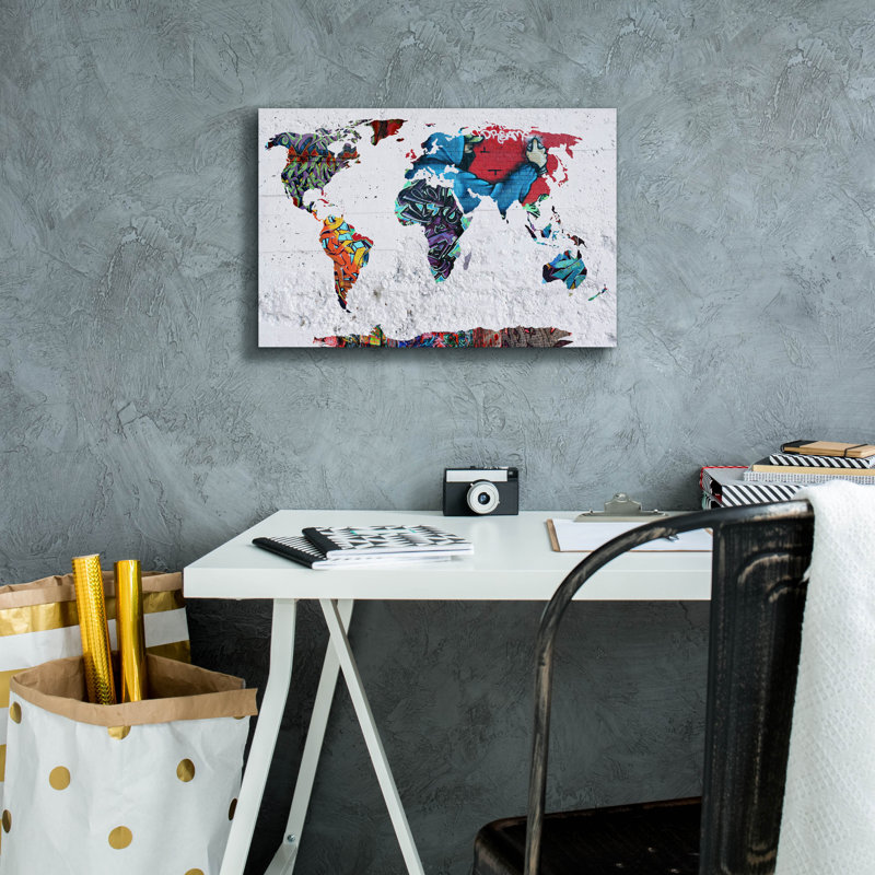 «Map Graffiti» par Mark Ashkenazi, H 12 po x l 18 po x P 0,75 po
