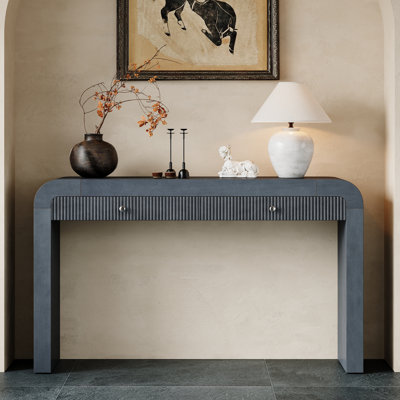 Console rustique avec façade de tiroir cannelée, table d'entrée avec coins incurvés et pieds épais, table de canapé robuste pour le couloir et le salon