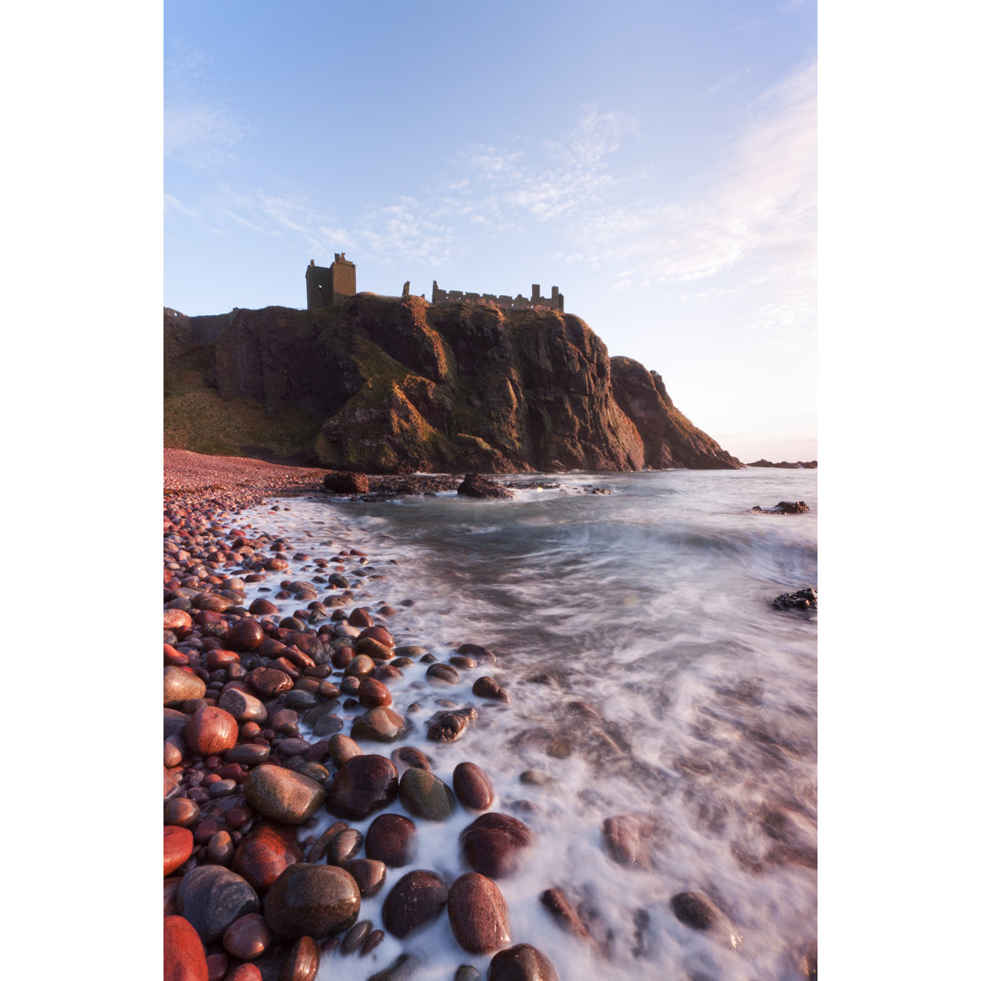 Dunnottar Bay bei Sonnenaufgang von Empato - Leinwandbild