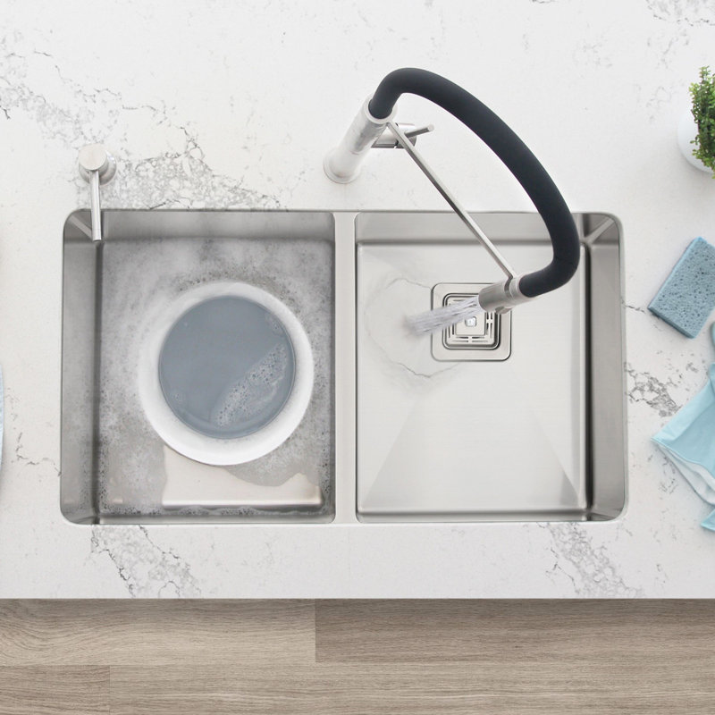 Crépine carrée en acier inoxydable de 4 ½ po avec panier amovible Azuni