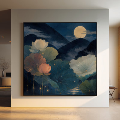 Très grande reproduction d'art sur toile - Paysage de nuit de rêve avec des fleurs de lotus, des reflets de lune et des paysages de montagne dans les tons de bleu foncé pour le salon ou la chambre à coucher - «Assemblage requis du cadre (cadre non fini)»