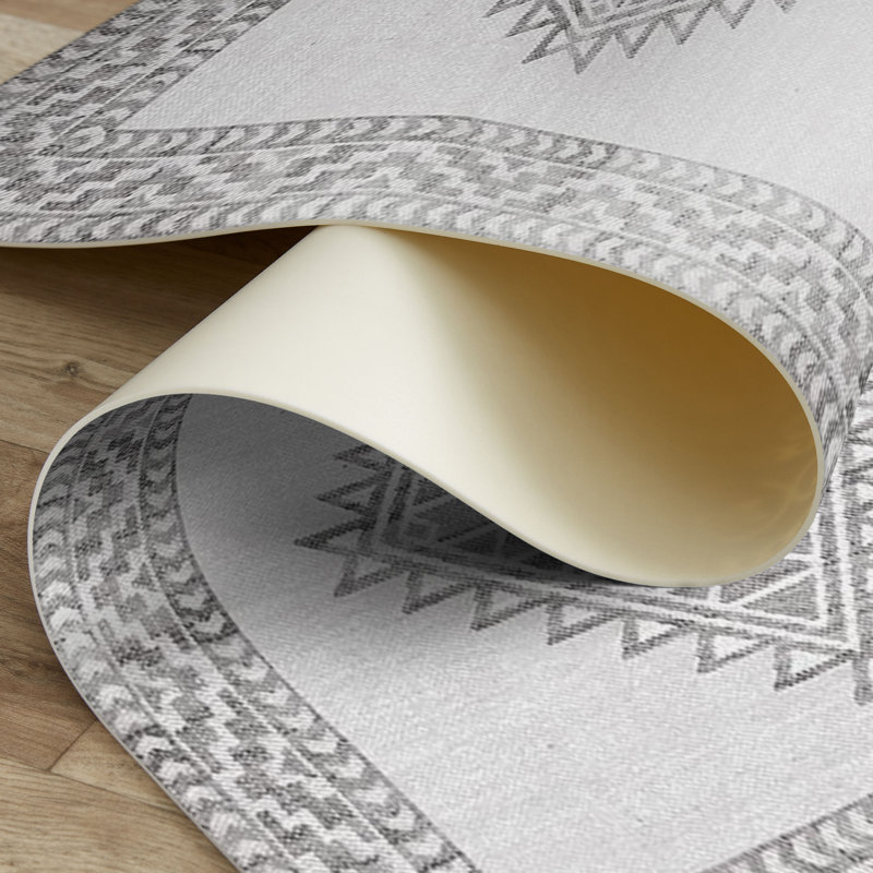 Cusco Geometric Vinyl Area Mat in Gray, Rectangle 5' x 7'