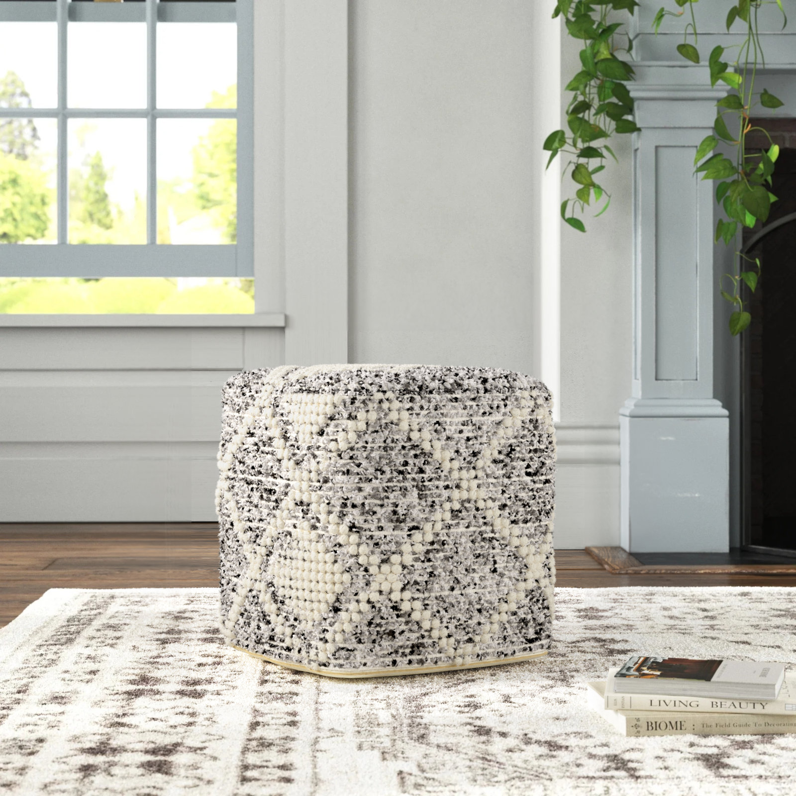 Reze Upholstered Pouf