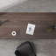 Bureau rectangulaire brun en bois massif avec 3 tiroirs-108183833-108183834