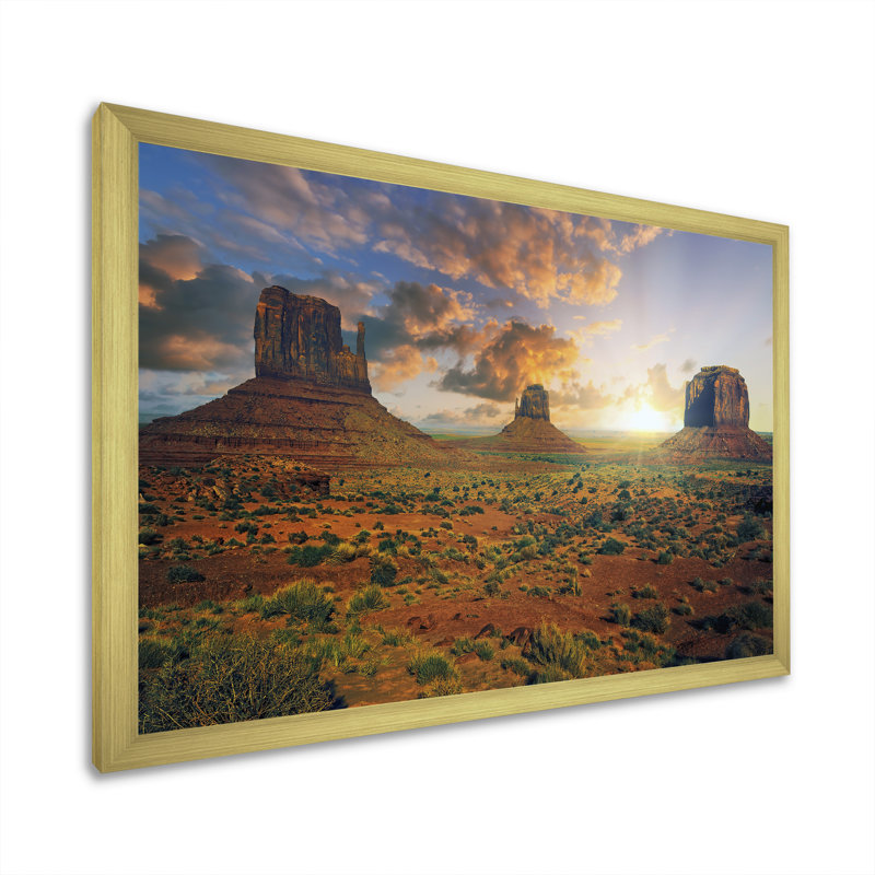 «Sunrise On Monument Valley», reproduction sur toile, H 24 po x l 32 po x P 1 po, Encadrement doré