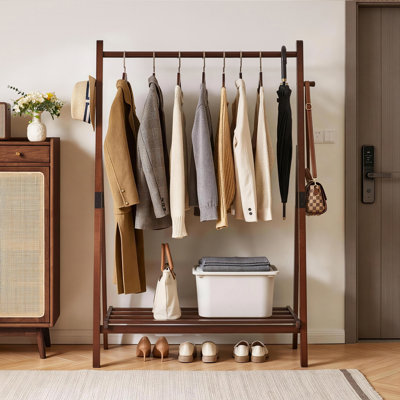 Support à vêtements robuste à structure en A avec tablette et crochets latéraux - Support à vêtements classique en pin au fini noyer pour chambre à coucher ou entrée