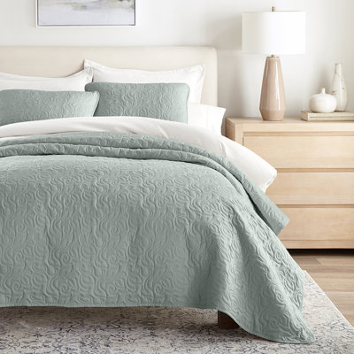 Becky Cameron Elegant Floral Stitching Quilt Set
