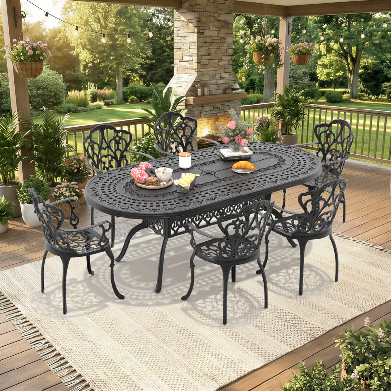 Ensemble de salle à manger de patio 7 pièces, table ovale de 81,89 po avec trou pour parasol et 6 fauteuils avec coussins beiges