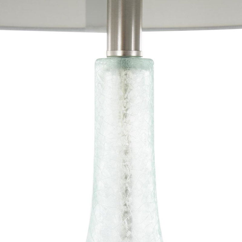 Lampe de table ronde en verre texturé Cole and Gray avec abat-jour tambour blanc et base argentée