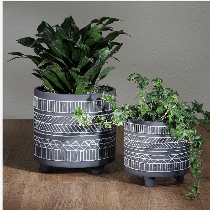 S/2  TRIBAL LOOK FOOTED PLANTER 6/8", BLACK
