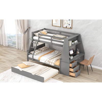 Lit simple superposé au dessus d'un lit double avec lit gigogne, bureau et rangement