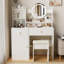 Bureau de coiffeuse avec fauteuil rembourré et miroir lumineux