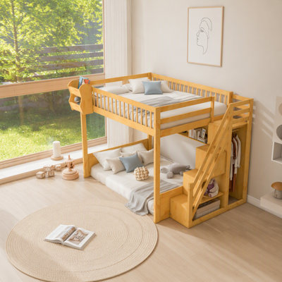 Grand lit mezzanine en bois avec escalier et garde-robe, tablettes de rangement et espace sous le lit, naturel