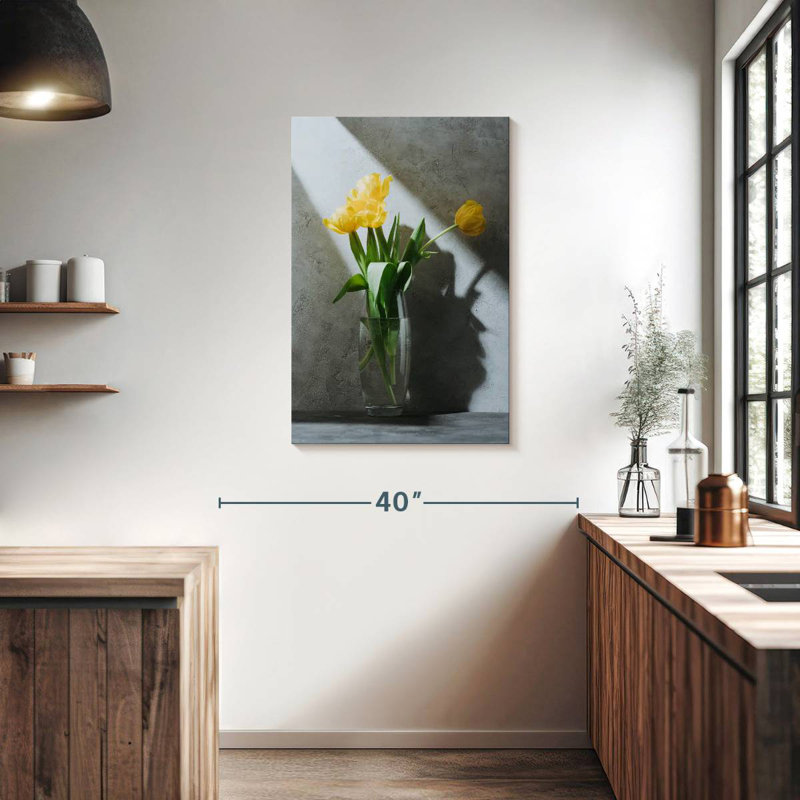 Harnek tulipes dans un vase, H 36 po x l 24 po