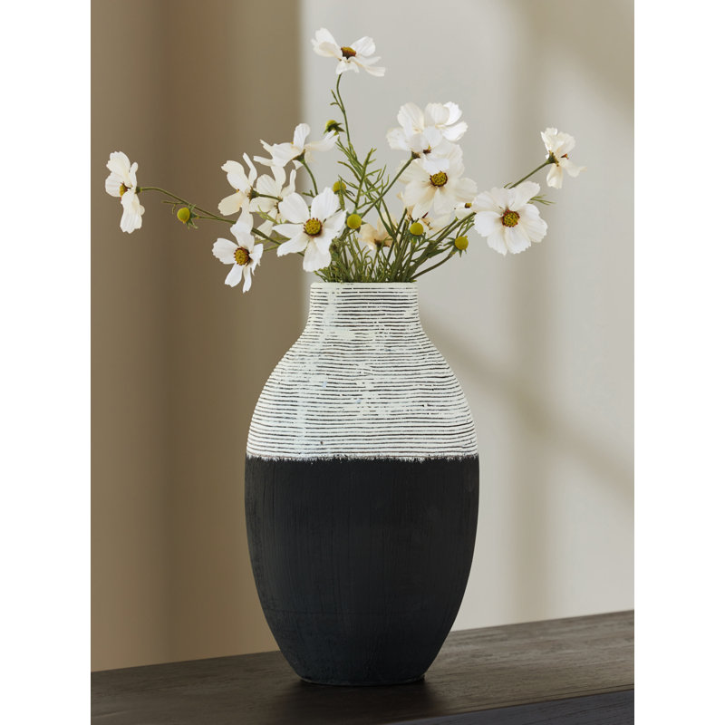 Vase Girtha, H 13 po x l 8 po x P 8 po
