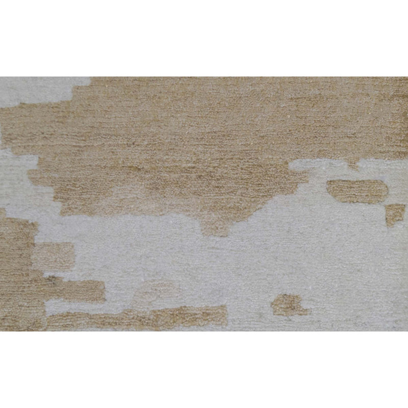 Area Rug in White/Rust