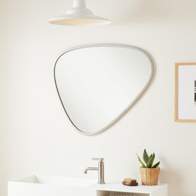 Miroir de salle de bain asymétrique à cadre 30-3 / 4 "x 33-1 / 4" Platt