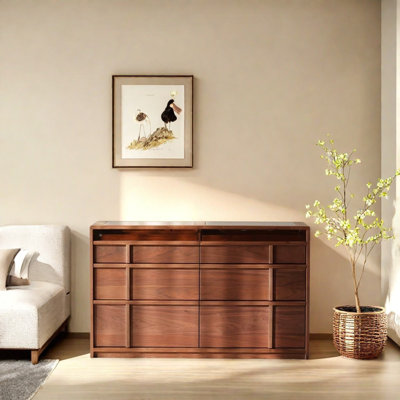 Commode en bois de noyer noir