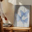 Art mural, composition minimaliste de quatre papillons bleus clairs disposés en rangées contre une toile-628178557