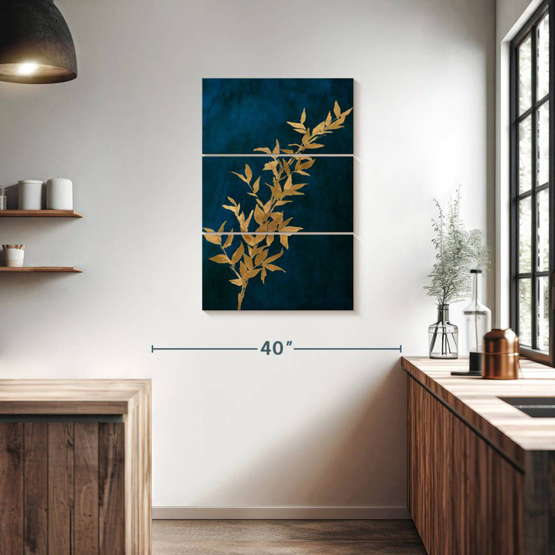 Harnek, feuilles d'or sur bleu marine II, H 38 po x l 24 po