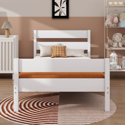 Structure de lit simple en bois avec tête et pied de lit intégrés