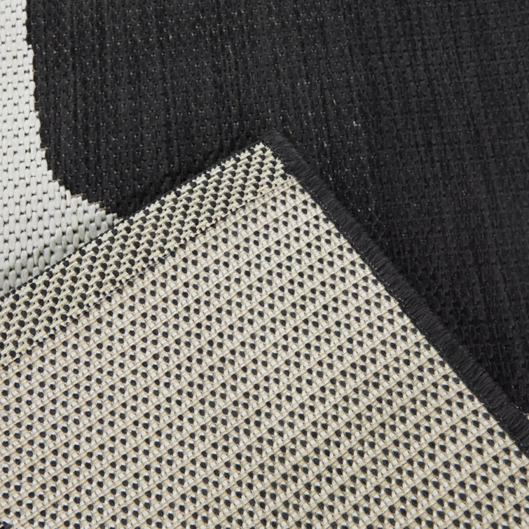 Emmie Abstract Machine Woven Polypropylene Indoor / Outdoor Use Area Rug in Black/White