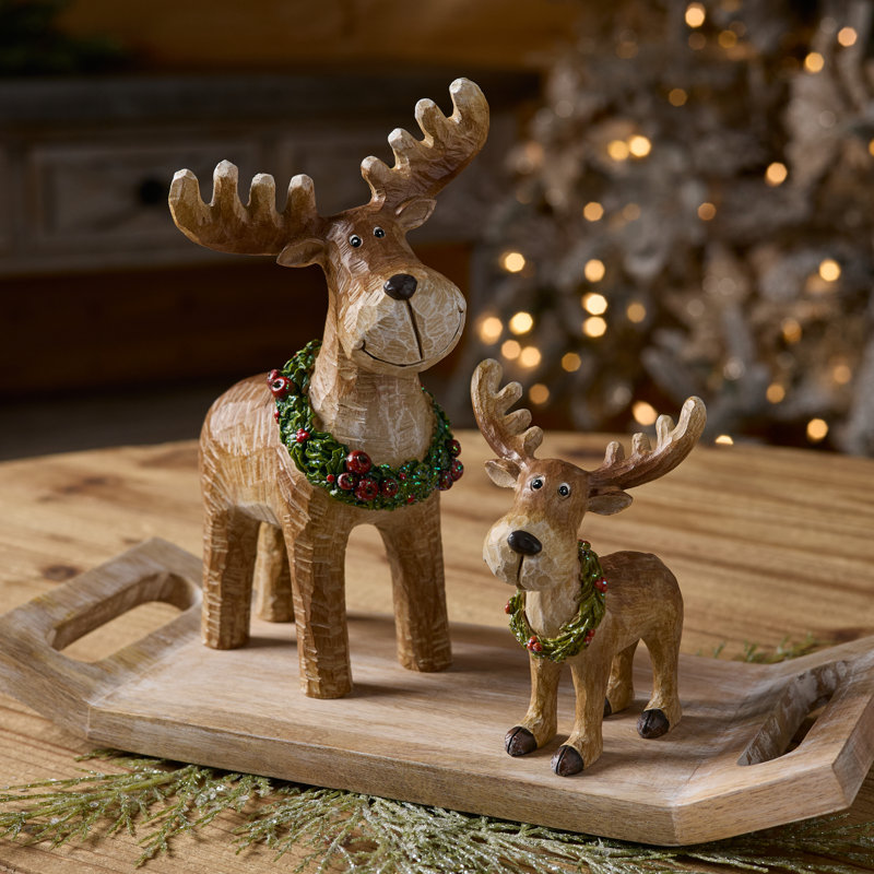 Figurines de renne des bois avec couronne