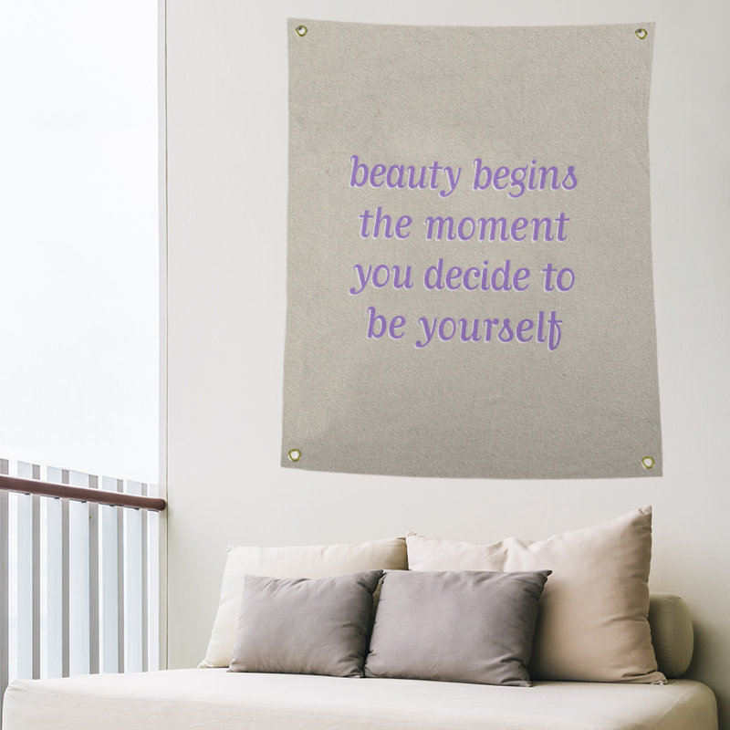 Tapisserie citation en polyester true, H 59 pi x l 50 po, Blanc / mauve contrastant