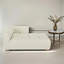 Chaise longue simple et confortable-105792408
