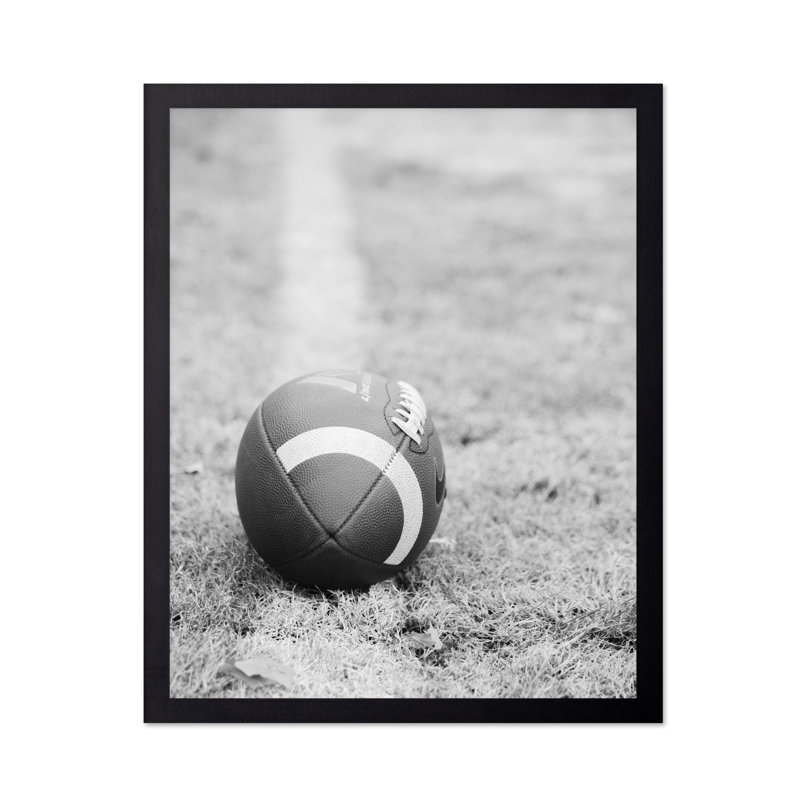 Balle sur la ligne, 24"H x 32"W, Poster, Black Framed