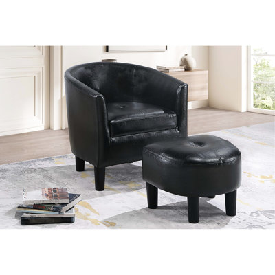 Chaise d'appoint moderne en similicuir noir avec des pieds propres, des accoudoirs roulés doux, un siège confortable dans le coin de lecture de la chambre à coucher et un dossier de style, de la mousse de soutien, un ajout de mobilier simple en plastique