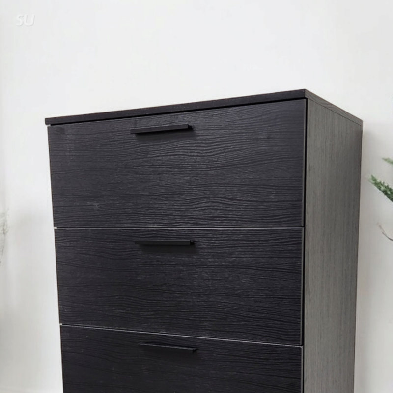 Commode noire à quatre tiroirs Oliver