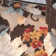 Tapis floral brun foncé Gordon